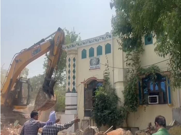 فریدآباد میں سرکاری زمین پر مسجد ہونے کا دعویٰ،میونسپل کارپوریشن نے منہد م کر دیا