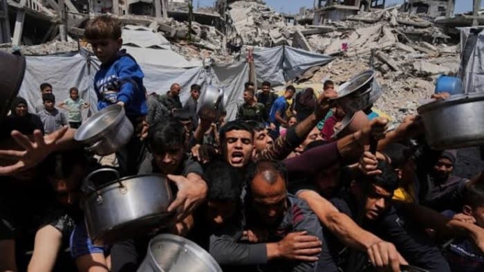 غزہ میں امداد کا انتظار کر رہے فلسطینیوں پر اسرائیلی فوج کی بر بریت ، فائرنگ میں 25 فلسطینی شہید