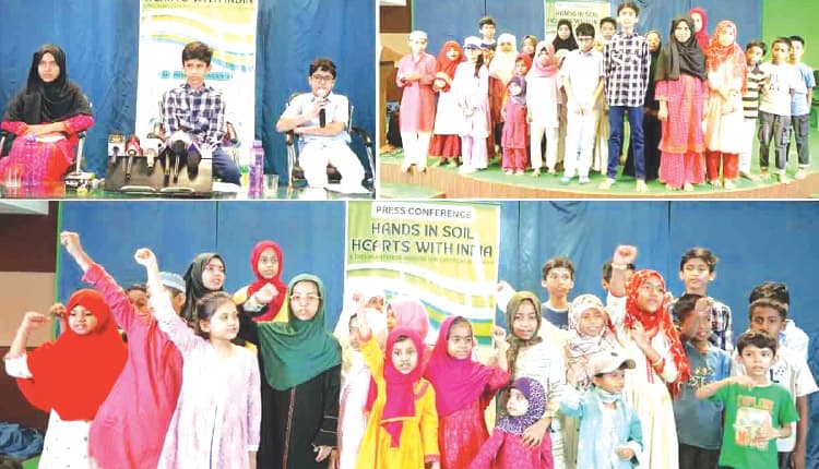 ’’ہاتھ مٹی میں، دل وطن کے ساتھ‘‘