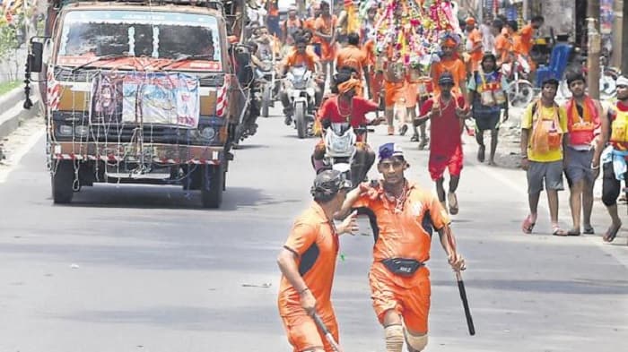 کانوڑیاترا:چورطرفہ تنقید کے بعد حکومت نیند سے جاگی،ترشول ،ہاکی اسٹیک اور اسلحہ لے جانے پر پابندی