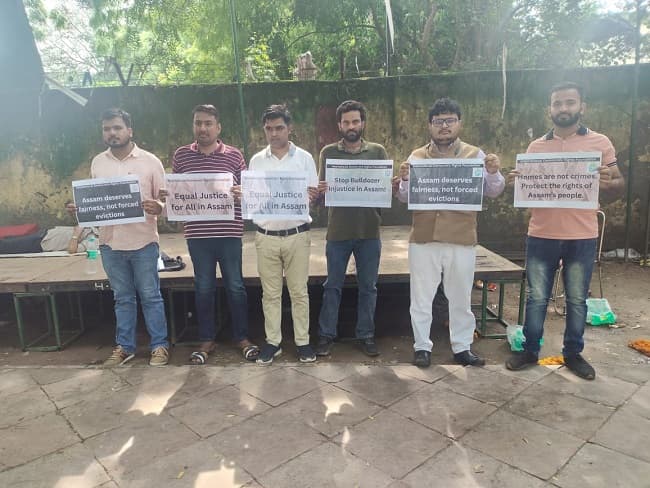 آسام میں غریب مسلمانوں کے گھروں کو منہدم کرنے کے خلاف جنتر منتر پر احتجاجی مظاہرہ