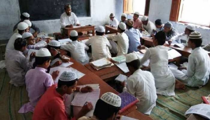اتر پردیش میں مدارس کے ذمہ داران کو خوف زدہ کرنے کی کوشش ، جانچ کا ایک اور حکم